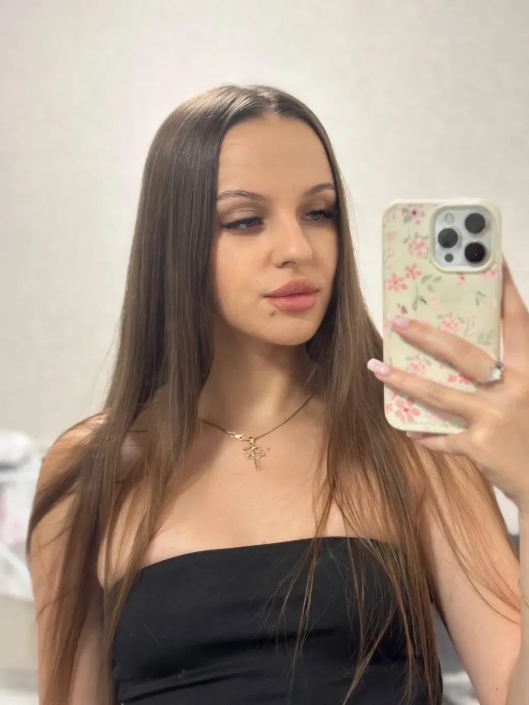 Angelika thumbnail 25